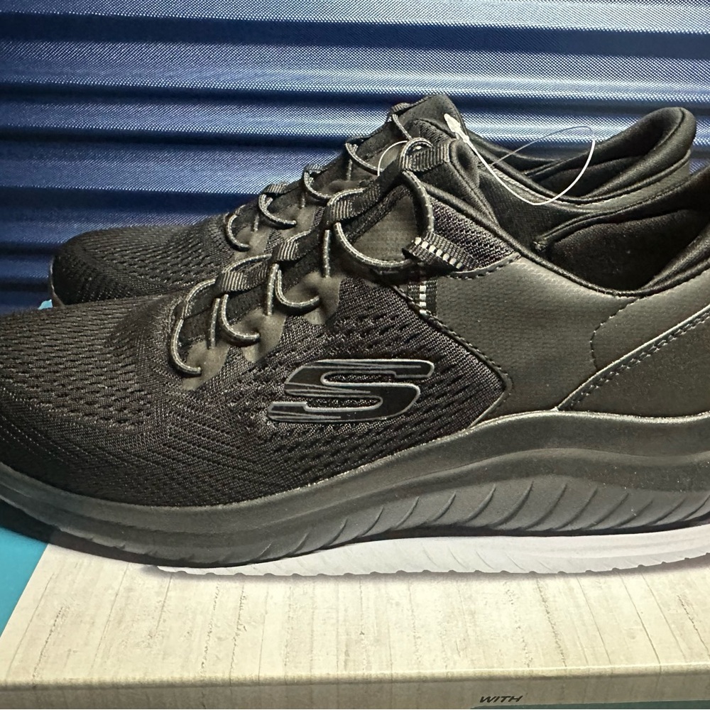 Skechers Men's Black Mesh Sneakers - Picture 3 of 4